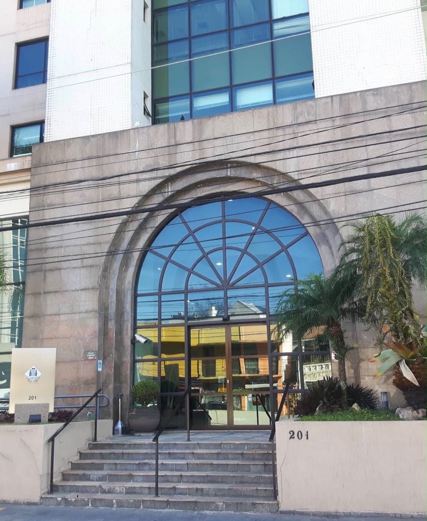 Entrada do Edifício Garden Tower, número 201, na Av. São Gabriel — portaria de acesso ao consultório